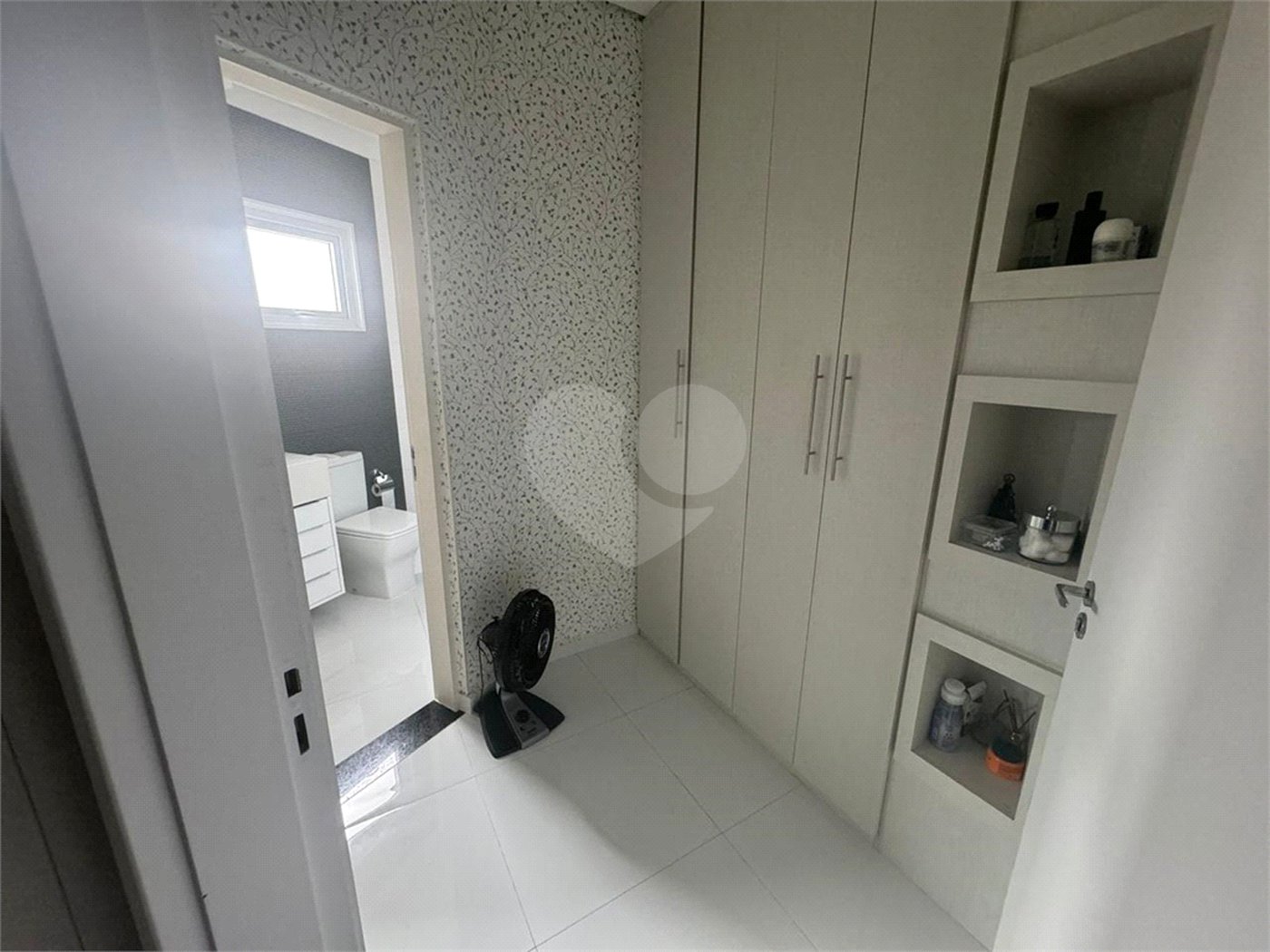 Sobrado à venda com 5 quartos, sendo 3 suítes, em Vila Nivi, São Paulo, SP