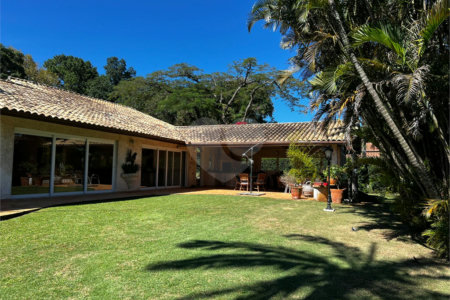 Casa Térrea à venda com 5 quartos, sendo 3 suítes, em Interlagos, São Paulo, SP