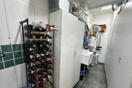 Casa à venda com 3 quartos, sendo 1 suíte,  no condomínio Residencial Nabuco de Araújo, São Paulo - SP