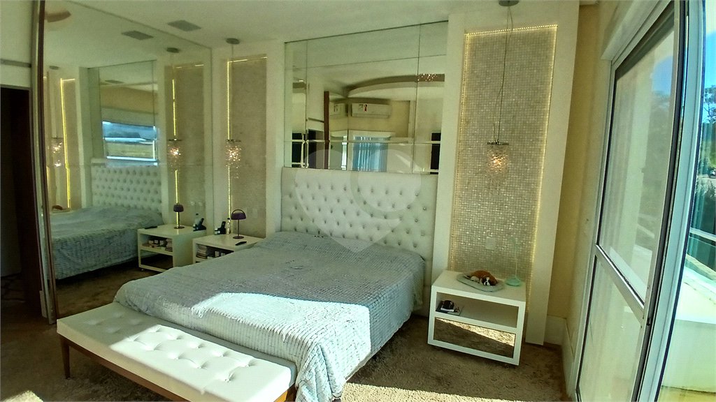 Casa à venda com 3 suítes no condomínio Figueira Garden, Atibaia - SP