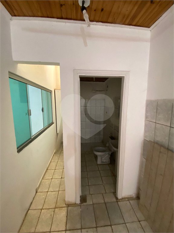 Casa térrea com salão comercial para venda no Santa Felícia.