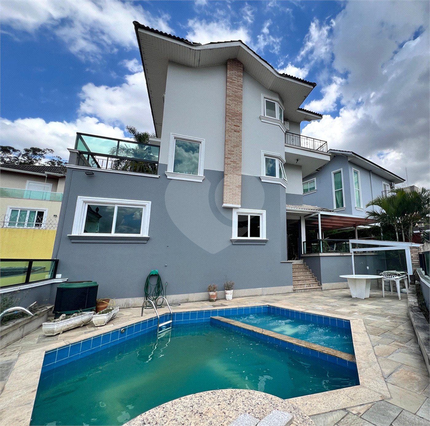 Casa à venda com 3 suítes no condomínio Quinta de Santo Antônio, São Paulo - SP