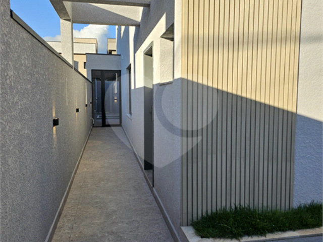 Casa à venda com 3 quartos, sendo 1 suíte,  no condomínio Villas do Jaguari, Santana de Parnaíba - SP