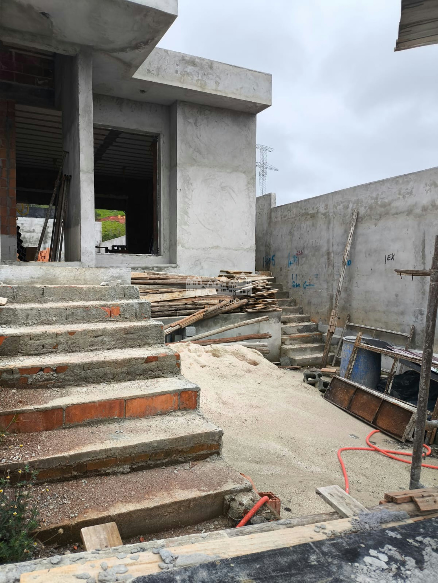 Casa à venda com 3 quartos, sendo 1 suíte,  em Loteamento Parque Residencial Serras de Atibaia II, Atibaia, SP