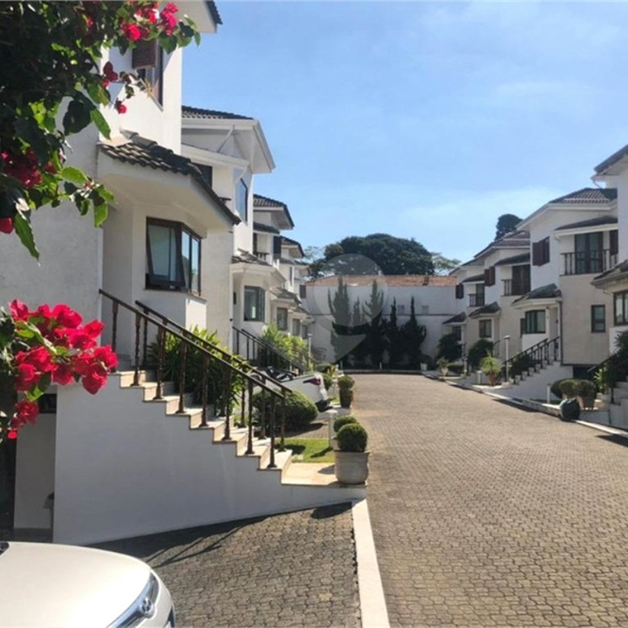 Casa à venda com 4 suítes no condomínio Vila das Emboabas, São Paulo - SP