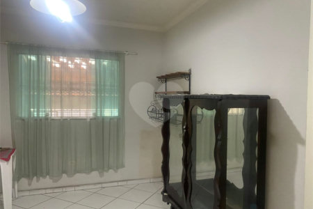 Casa à venda com 3 quartos e 4 vagas de garagem