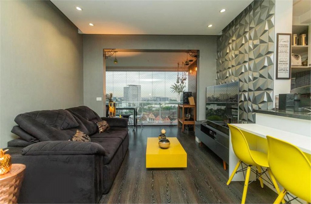 Apartamento à venda com 3 quartos, sendo 1 suíte,  em Vila Anastácio, São Paulo, SP