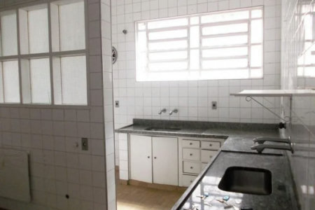 Casa à venda com 3 quartos, sendo 1 suíte,  no condomínio Praça Pero Vaz de Caminha,260, São Paulo - SP