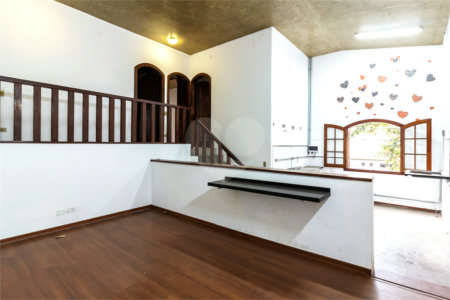 Casa à venda com 4 quartos, sendo 1 suíte, em Jardim das Bandeiras, São Paulo, SP