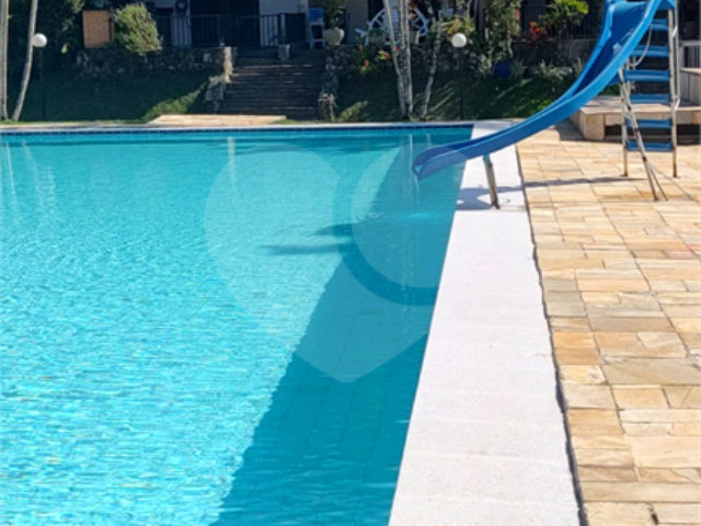 Duplex à venda com 3 quartos, sendo 1 suíte,  em Enseada, Guarujá, SP