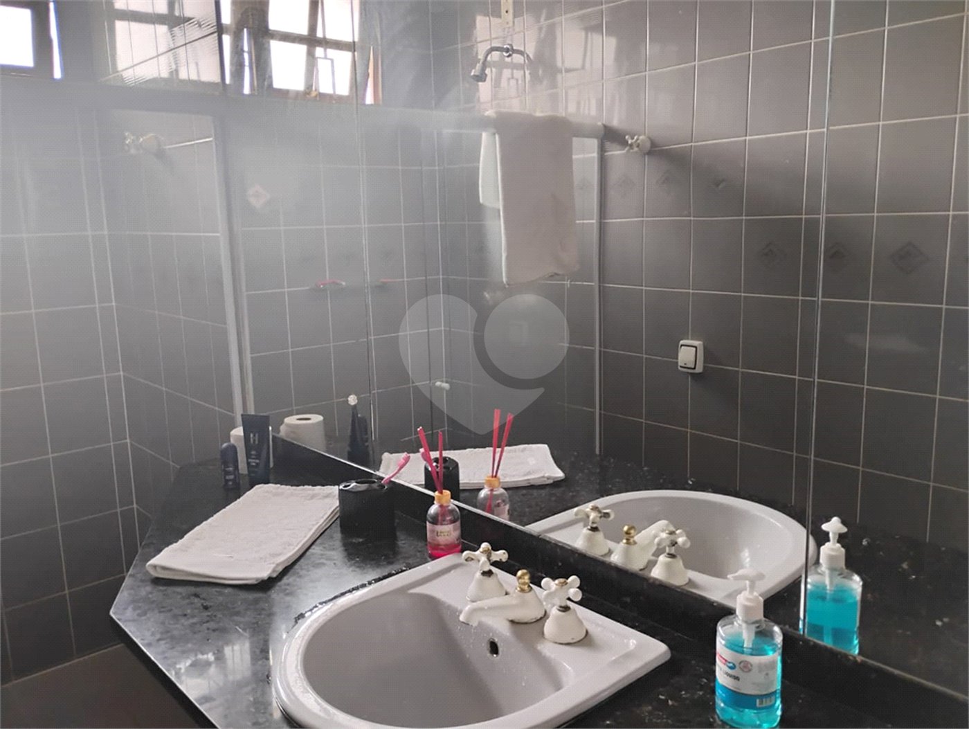 Casa à venda com 3 quartos, sendo 1 suíte,  em Vila Suissa, Mogi das Cruzes, SP