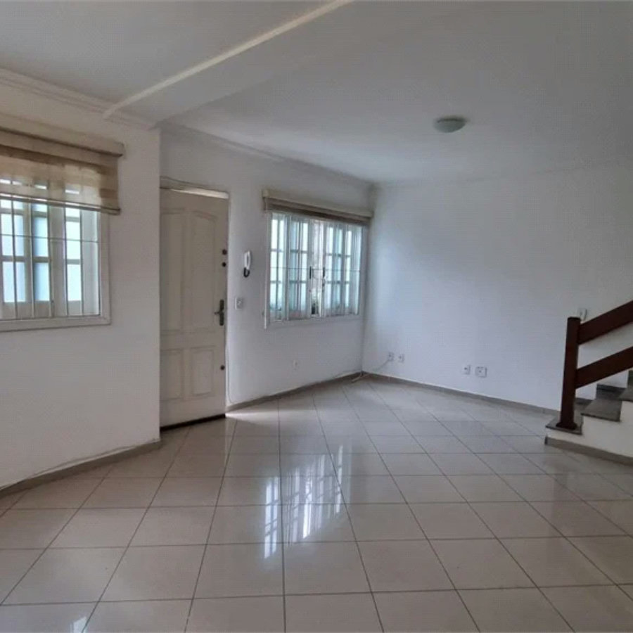 Casa à venda com 3 quartos, sendo 1 suíte, no condomínio Residencial Villagio, São Paulo - SP