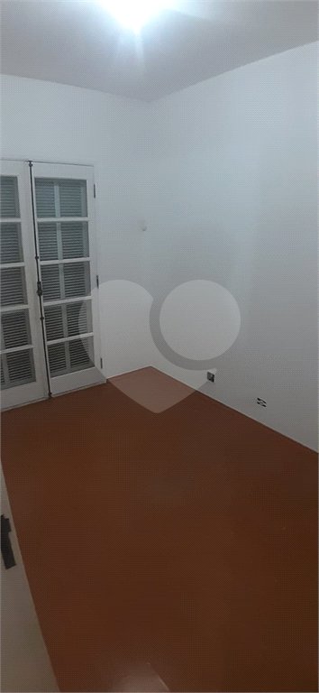 Casa à venda com 3 quartos, sendo 1 suíte, no condomínio Village Palmas, São Paulo - SP