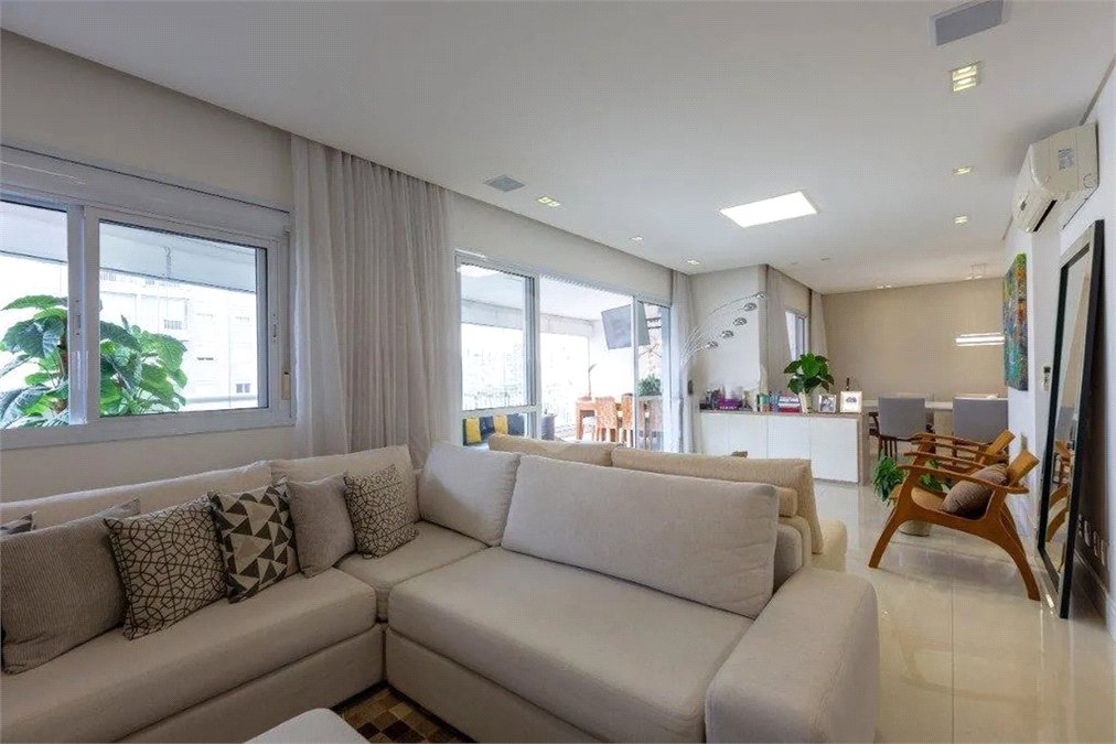 Apartamento à venda com 3 suítes em Vila Romana, São Paulo, SP