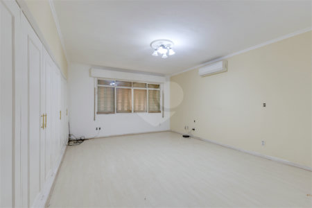 Sobrado à venda com 5 quartos, sendo 3 suítes,  em Jardim Luzitânia, São Paulo, SP
