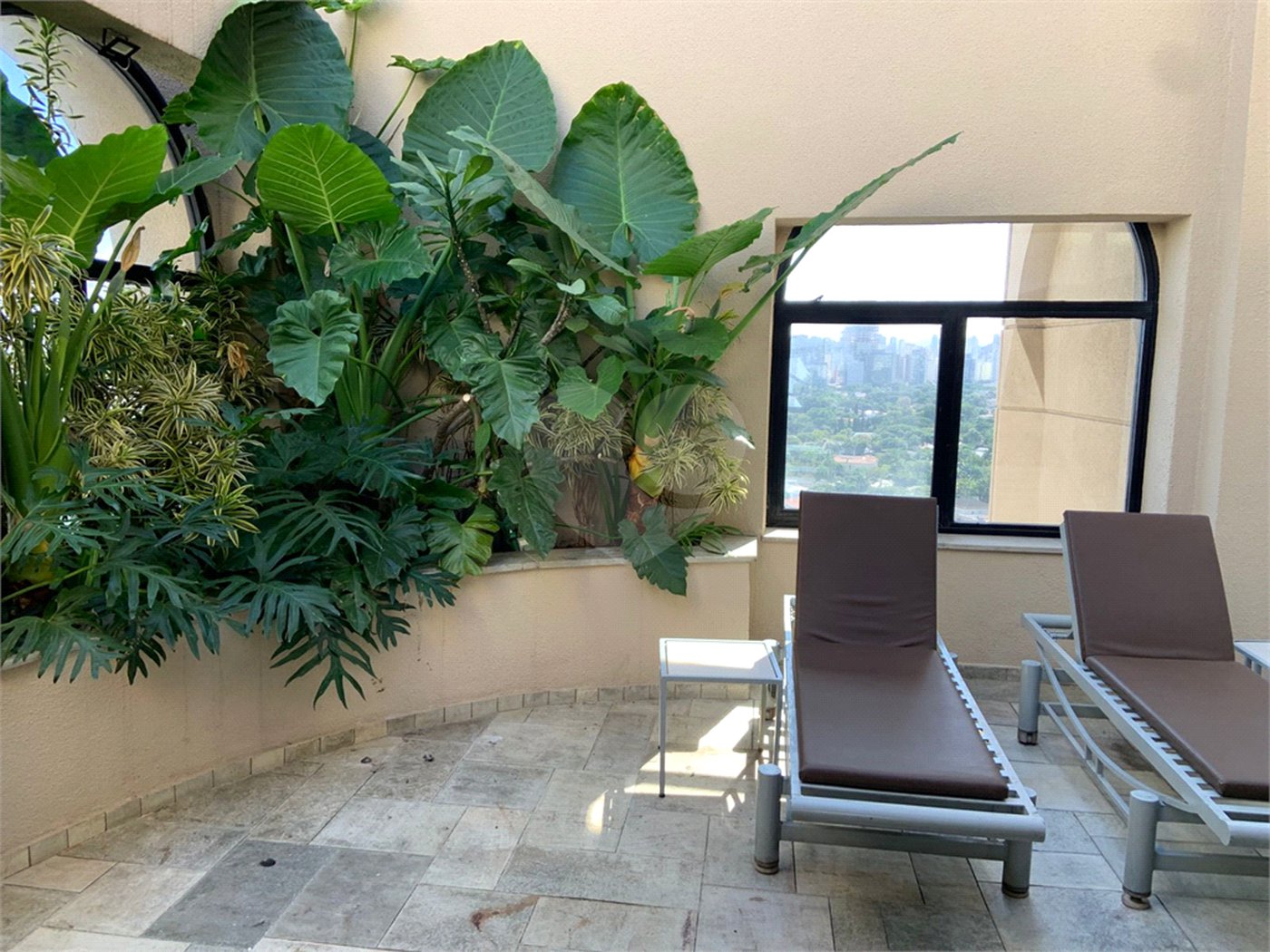 Flat à venda com 2 suítes em Jardim Europa, São Paulo, SP