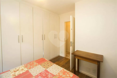 Casa à venda com 4 quartos, sendo 2 suítes, em Chácara Flora, São Paulo, SP