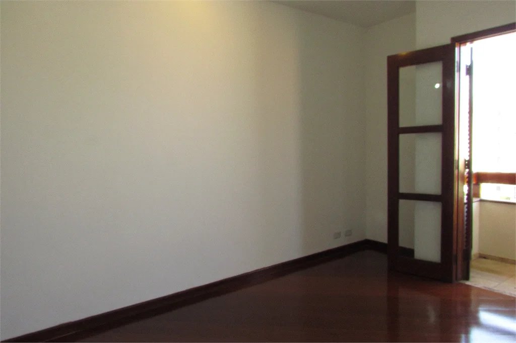 Casa para alugar com 4 quartos, sendo 2 suítes, em Cidade São Francisco, São Paulo, SP