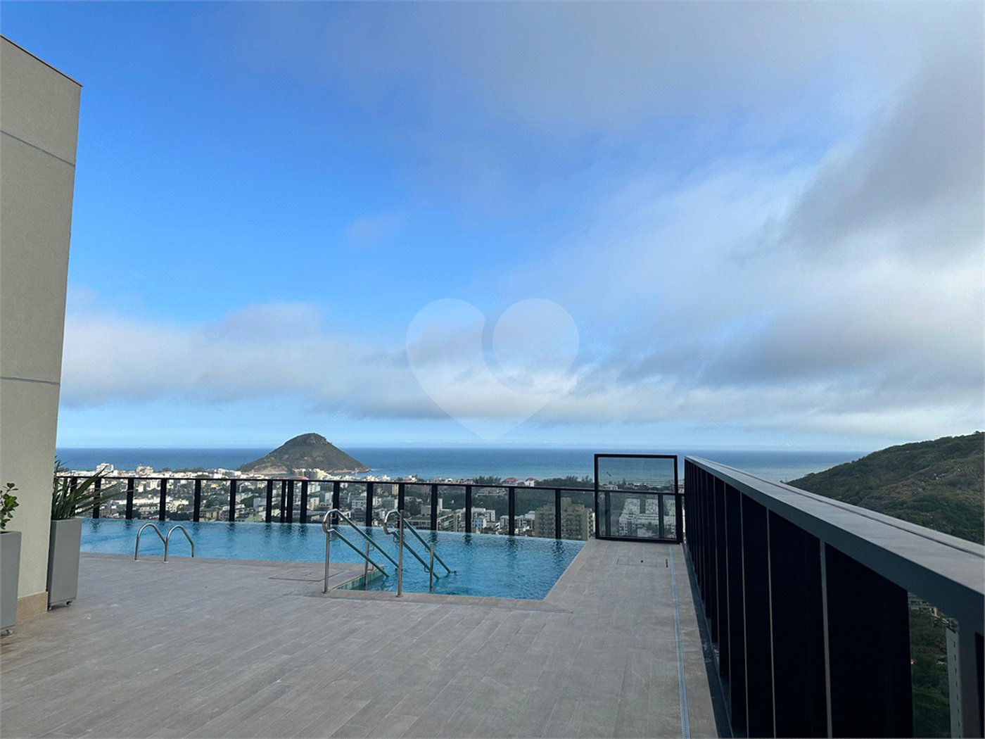 Apartamento à venda com 2 quartos, sendo 1 suíte,  em Recreio dos Bandeirantes, Rio de Janeiro, RJ