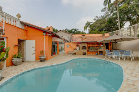 Casa Térrea à venda com 4 quartos, sendo 3 suítes, em Interlagos, São Paulo, SP