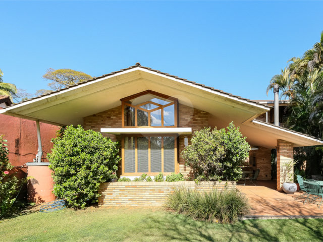 Casa à venda com 4 quartos, sendo 2 suítes,  em Jardim Cordeiro, São Paulo, SP