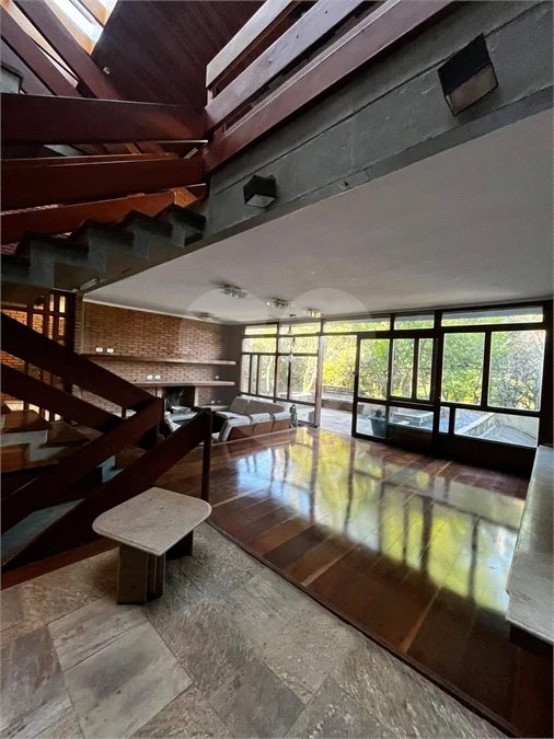 Sobrado à venda com 3 quartos, sendo 1 suíte, em Rolinópolis, São Paulo, SP