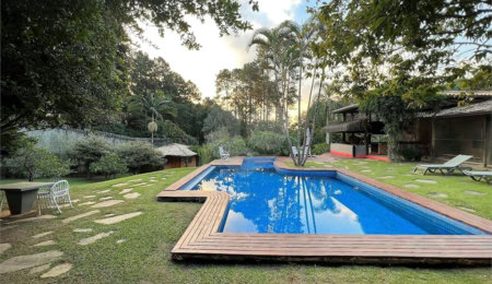 Casa à venda com 4 suítes no condomínio Jardim Mediterrâneo, Cotia - SP