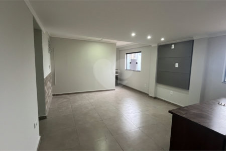 Salão com 30m2 com 2 salas para Locação em Atibaia