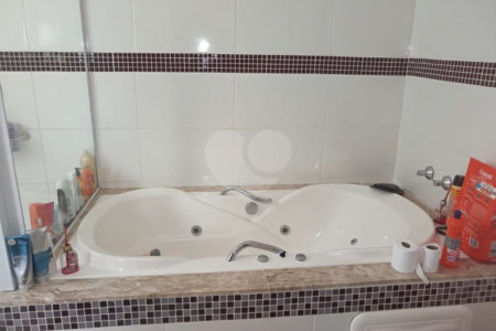 Casa à venda com 4 quartos, sendo 3 suítes, no condomínio Refúgio do Sauá I, Atibaia - SP