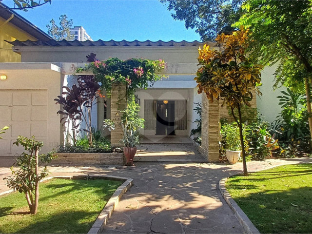 Casa Térrea à venda com 4 quartos, sendo 1 suíte,  em Brooklin Velho, São Paulo, SP