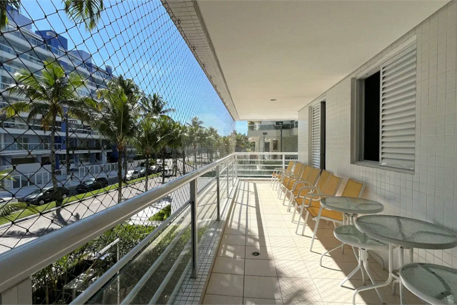Apartamento à venda com 3 quartos, sendo 1 suíte, em Riviera de São Lourenço, Bertioga, SP