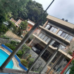 Casa à venda com 4 quartos, sendo 2 suítes, no condomínio Champs Elysees Village, Mairiporã - SP
