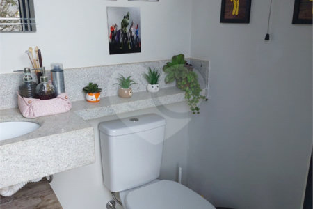 Casa à venda com 4 quartos, sendo 2 suítes,  no condomínio Figueira Garden, Atibaia - SP