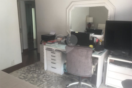 Apartamento à venda com 4 quartos, sendo 3 suítes, em Moema, São Paulo, SP