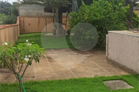 Casa à venda com 3 quartos, sendo 1 suíte, no condomínio Serra da Estrela, Atibaia - SP