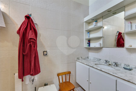Casa à venda com 4 quartos, sendo 2 suítes, em Jardim Cordeiro, São Paulo, SP