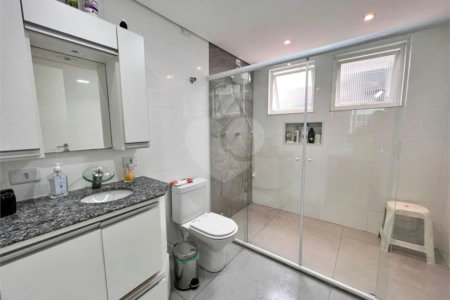 Casa à venda com 3 quartos, sendo 1 suíte, em Jardim Oriental, São Paulo, SP