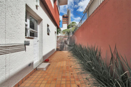Casa à venda com 3 quartos, sendo 1 suíte, em Vila Mariana, São Paulo, SP