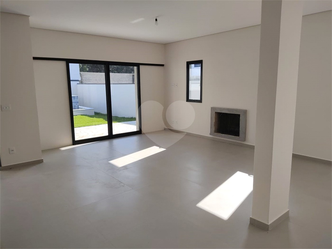 Casa à venda com 3 suítes no condomínio Santa Isabel I, Louveira - SP