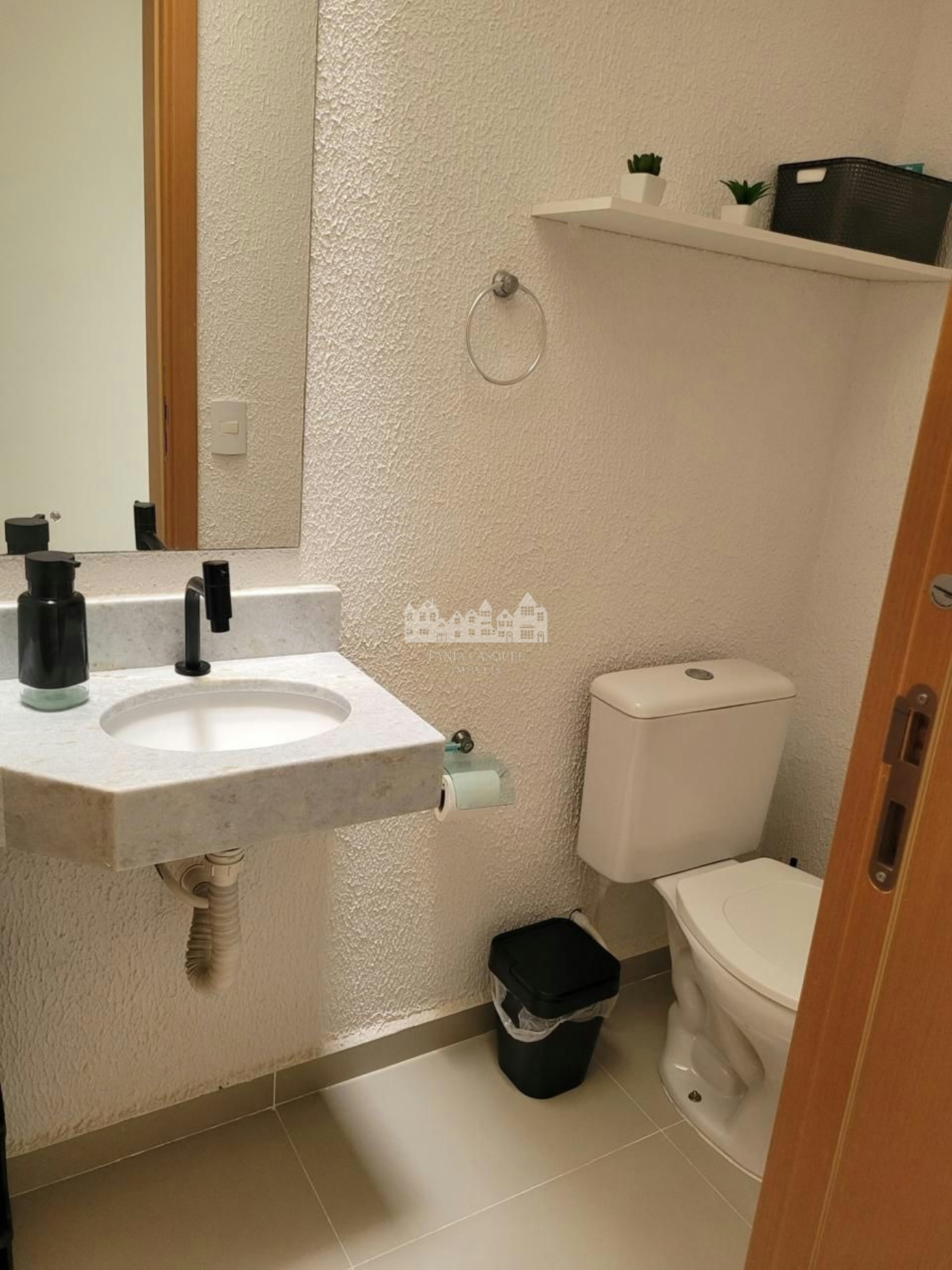 Casa à venda com 2 quartos no condomínio Residencial Manuela, Chácaras Maringá, Atibaia - SP