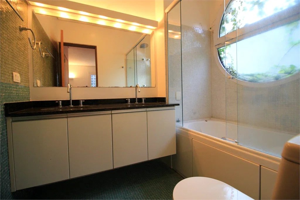 Casa à venda ou para alugar com 5 quartos, sendo 3 suítes, em Vila Madalena, São Paulo, SP