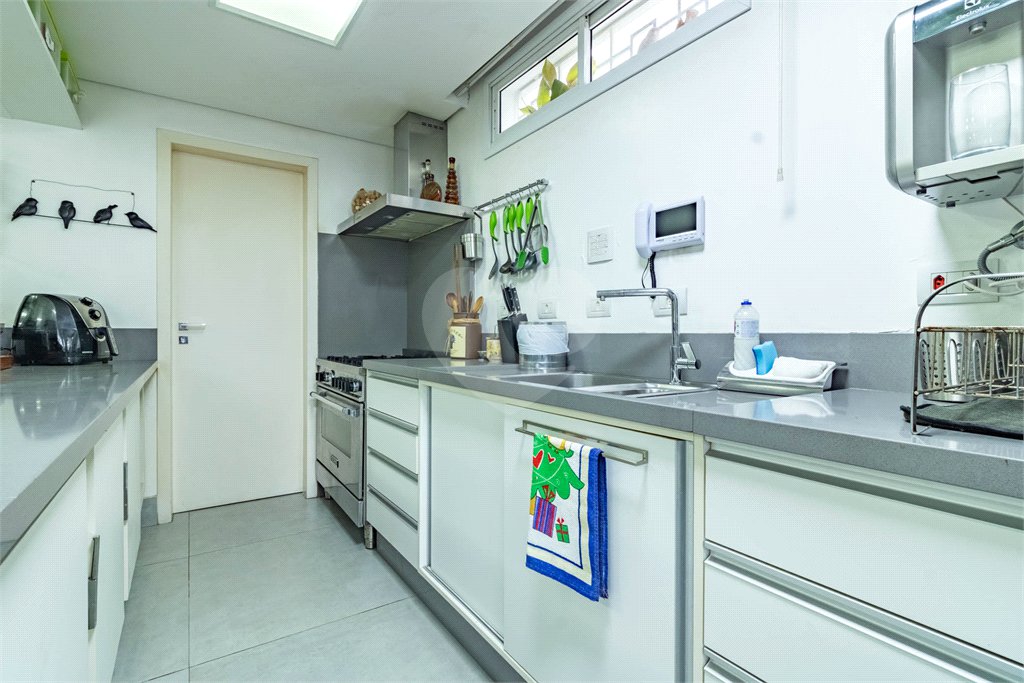 Casa à venda com 5 quartos, sendo 4 suítes, em Alto da Lapa, São Paulo, SP