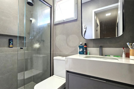 Casa à venda com 3 quartos, sendo 1 suíte, no condomínio Flora Park, São Paulo - SP