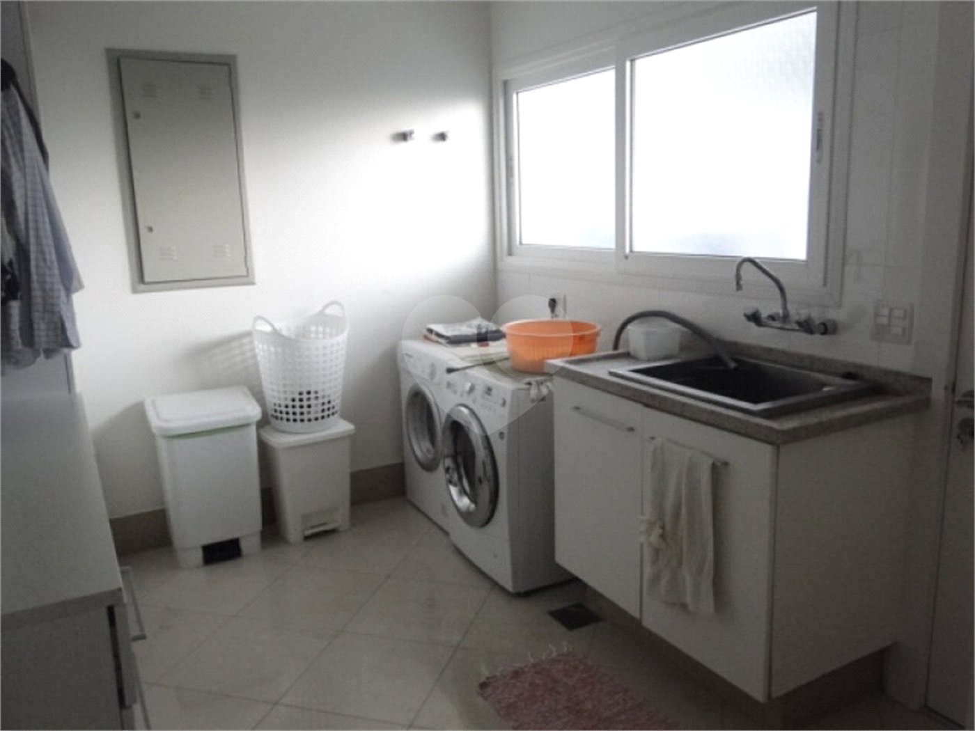 Casa à venda com 3 quartos, sendo 1 suíte, no condomínio Associação Amigos da Malota, Jundiaí - SP