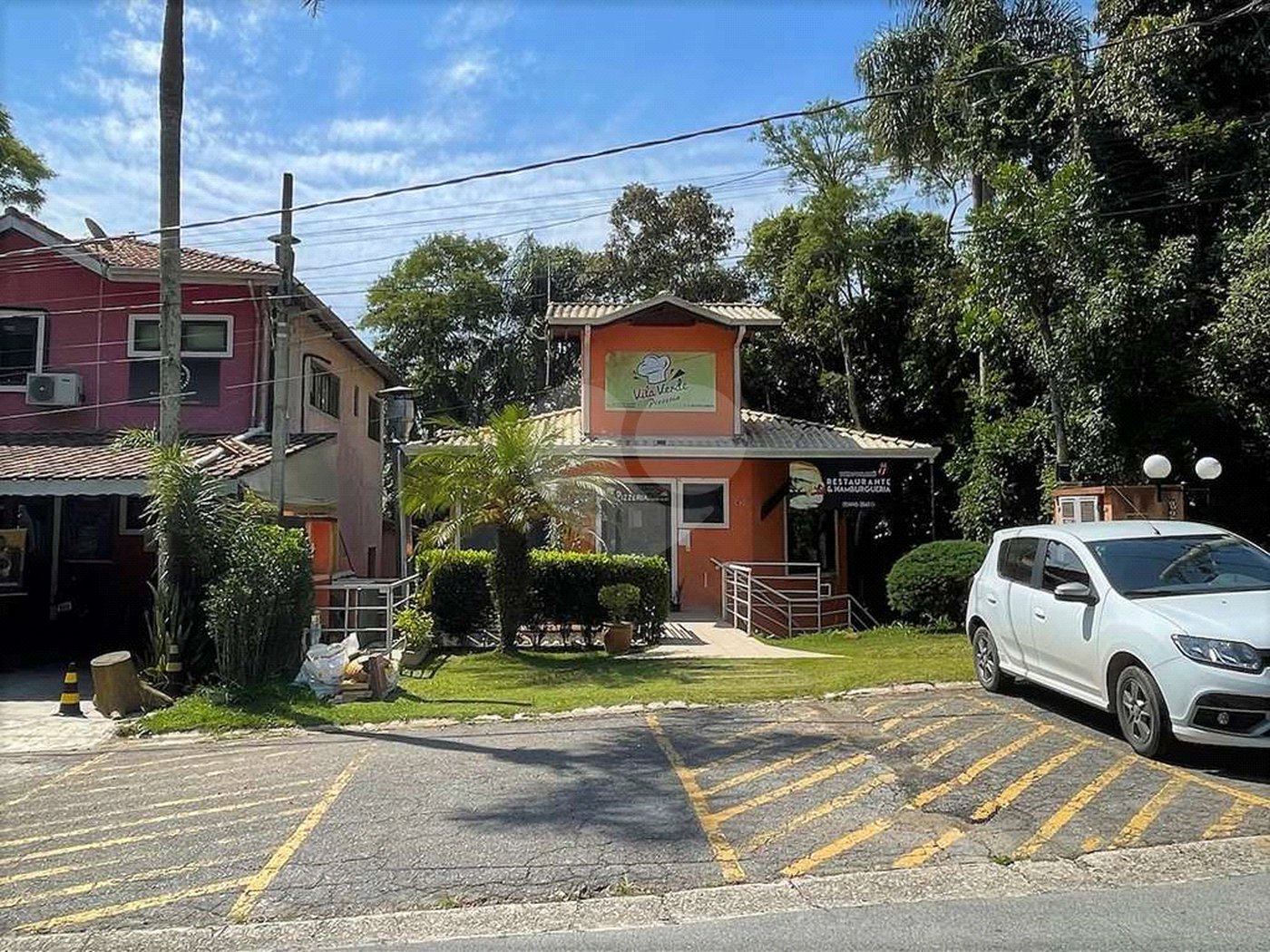 Casa de Alto Padrão à Venda e Locação - Condomínio Vila Verde