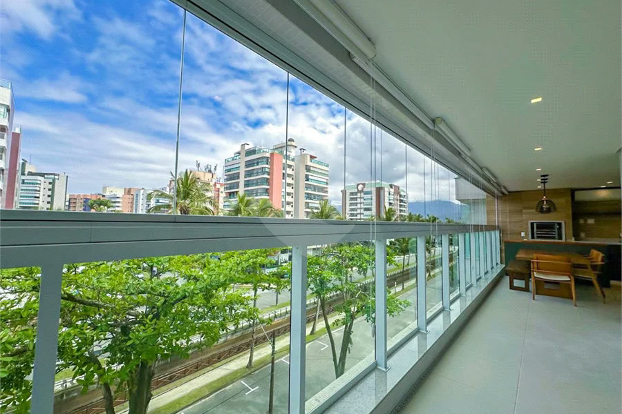 Apartamento à venda com 3 quartos, sendo 2 suítes, em Riviera de São Lourenço, Bertioga, SP