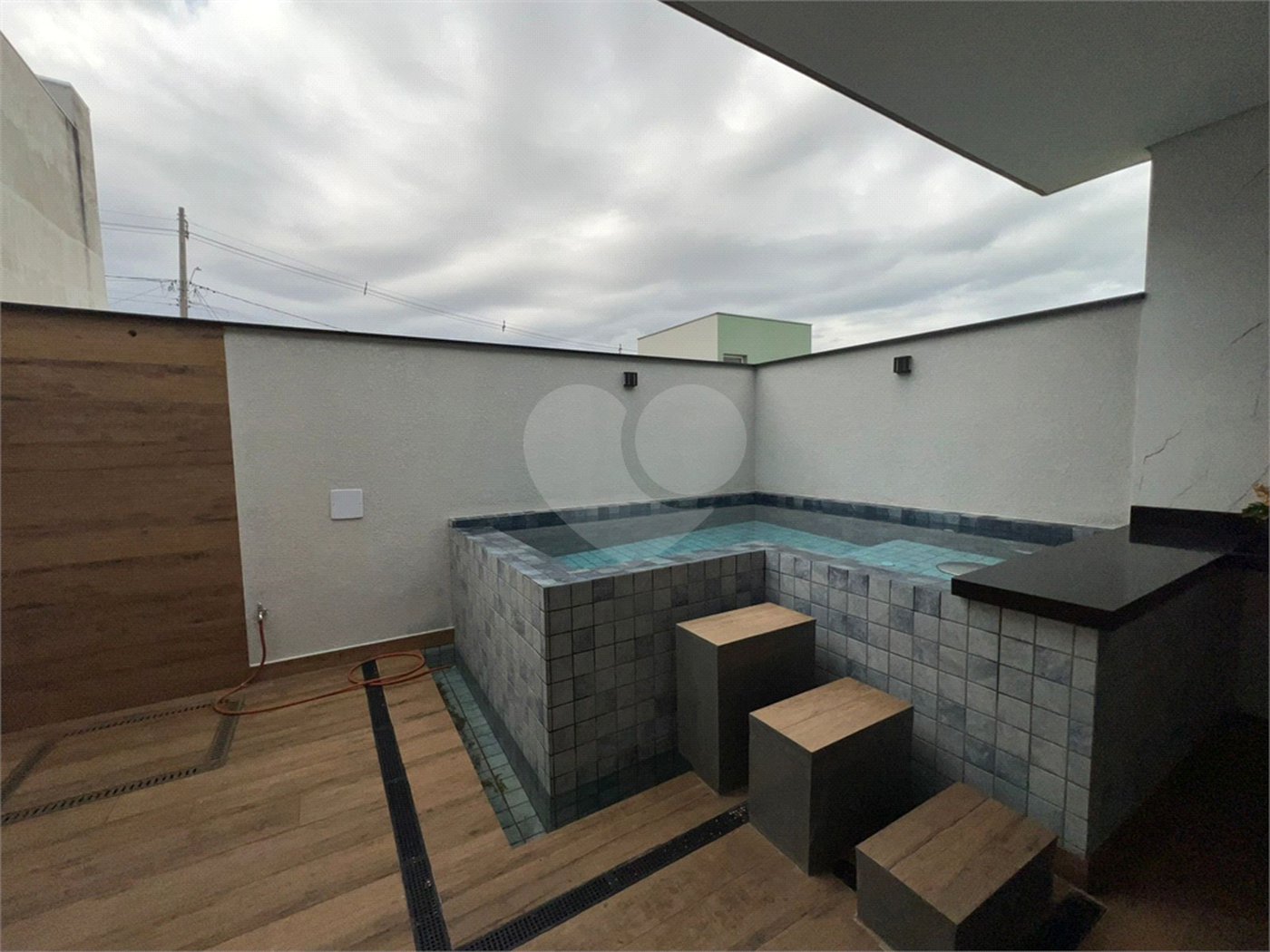 Casa à venda com 3 quartos, sendo 1 suíte, no condomínio Horto Florestal Villagio, Sorocaba - SP