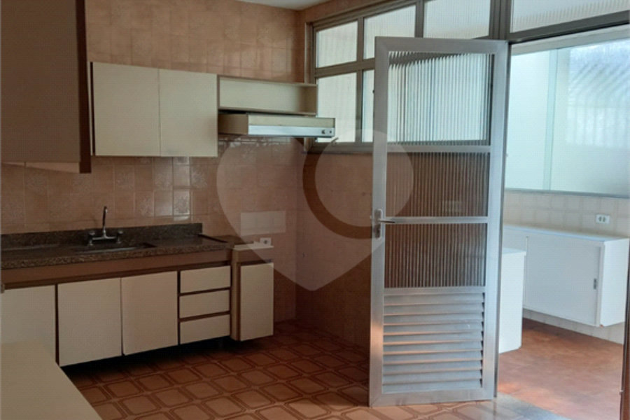 Sobrado à venda com 5 quartos, sendo 2 suítes,  em Tremembé, São Paulo, SP