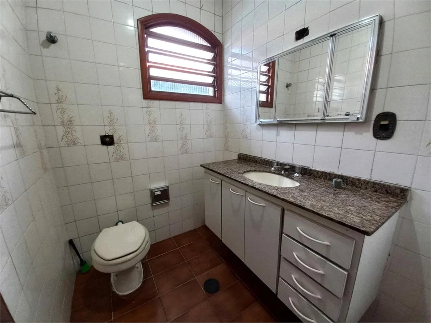 Casa à venda com 3 quartos, sendo 1 suíte, em Jardim das Vertentes, São Paulo, SP