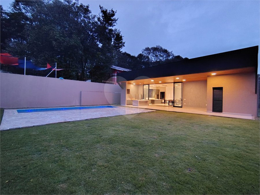 Casa à venda ou para alugar com 4 suítes no condomínio Panorama, Atibaia - SP